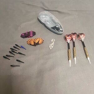 Unicorn Dart Hard Case (Cracked) W/ Darts & Accessories